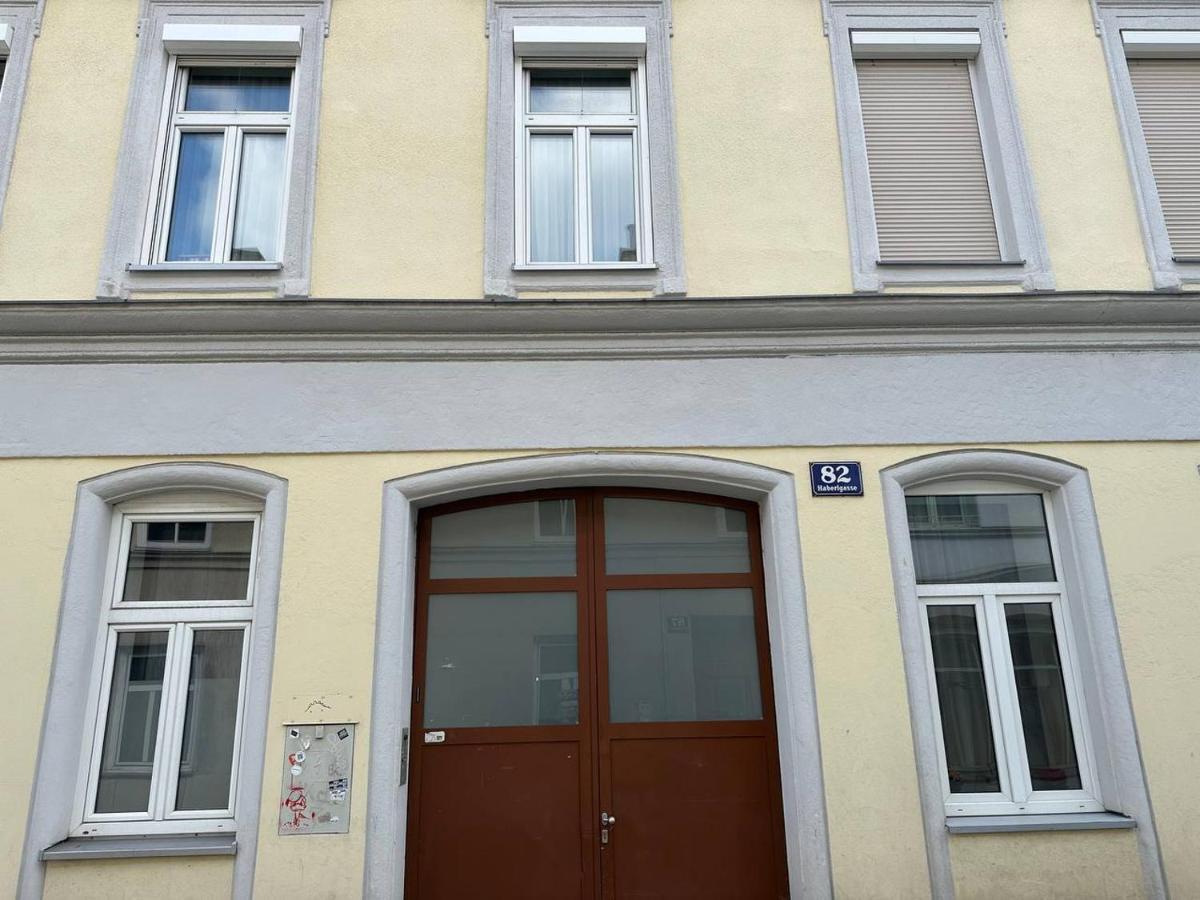Cozy 8-Person Home In Vienna Located At Haberlgasse 82 N1 Exterior foto